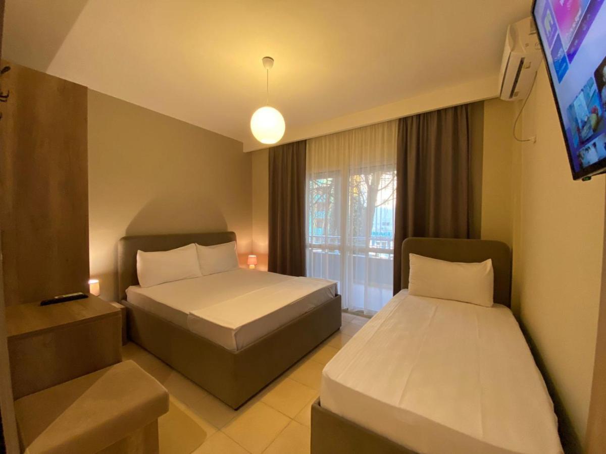 Rumar Hotel Дуррес Екстер'єр фото