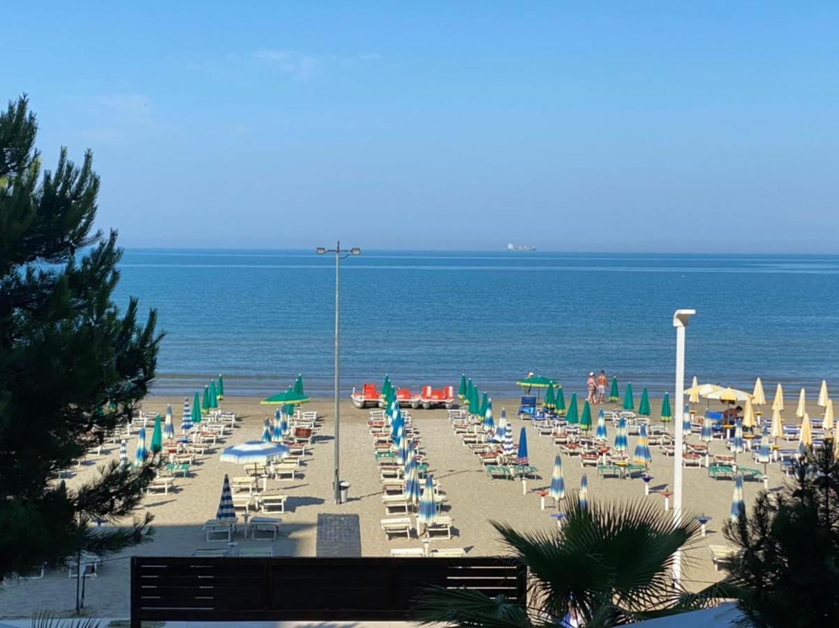 Rumar Hotel Дуррес Екстер'єр фото