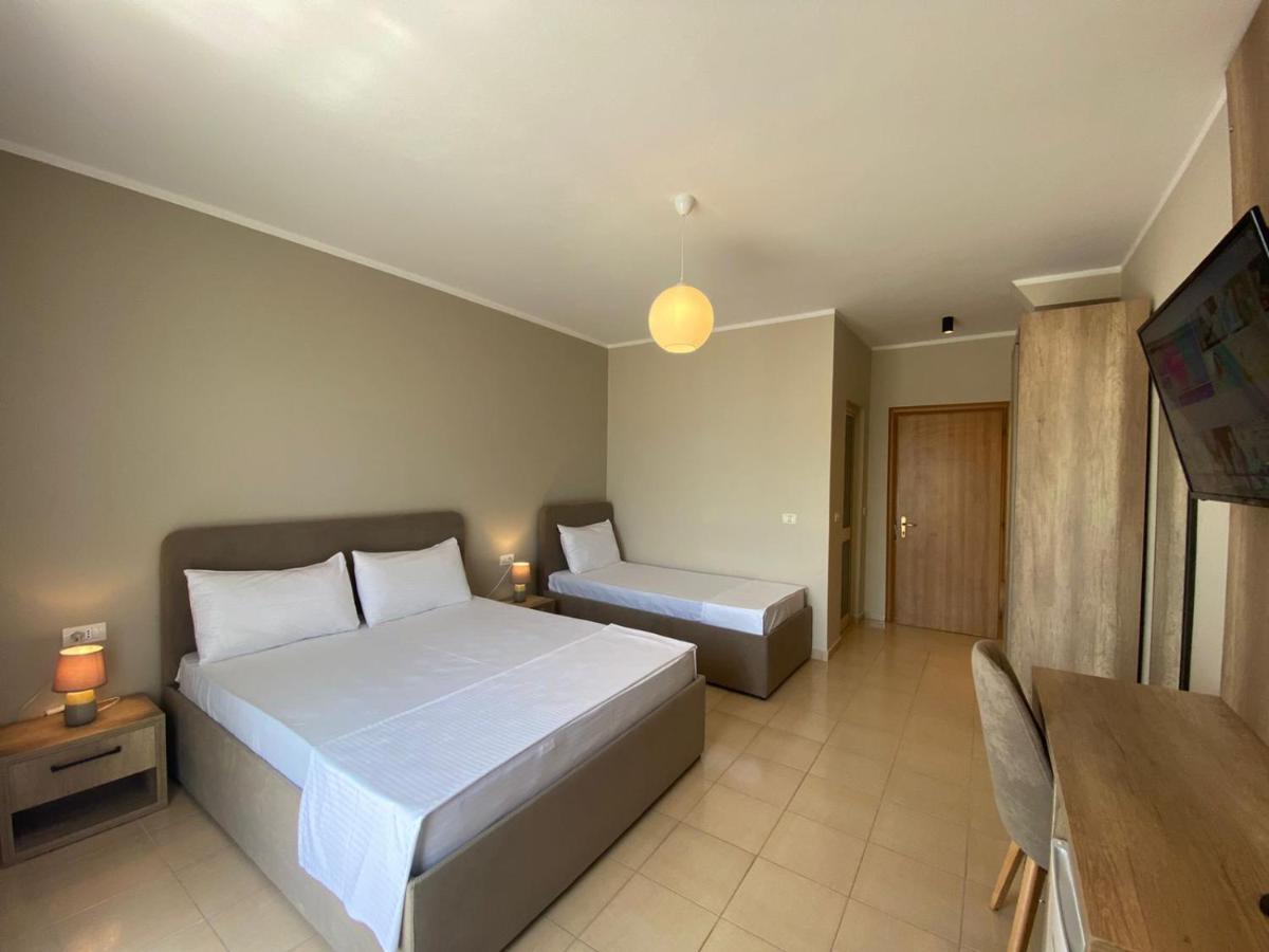 Rumar Hotel Дуррес Екстер'єр фото